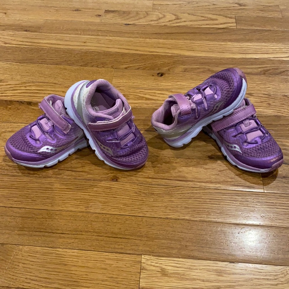 TWINS!! Saucony Tennis Shoes!!